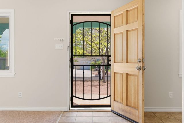 812 Madeira Drive NE, Albuquerque, NM 87108