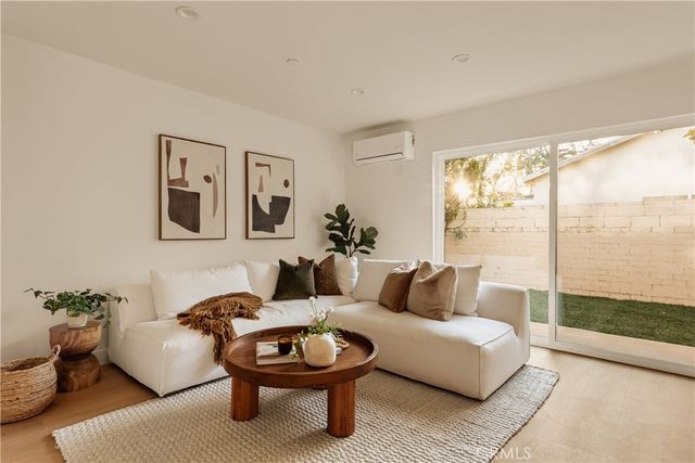 6441 Satsuma Avenue, North Hollywood, CA 91606