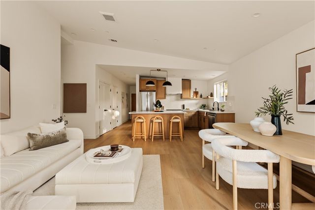 6441 Satsuma Avenue, North Hollywood, CA 91606