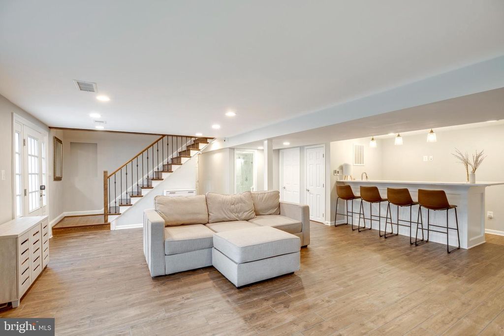 8217 CINDY LN, Bethesda, MD 20817