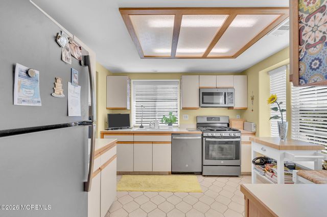 1200B Thornbury Lane, Manchester, NJ 08759