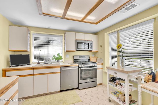 1200B Thornbury Lane, Manchester, NJ 08759
