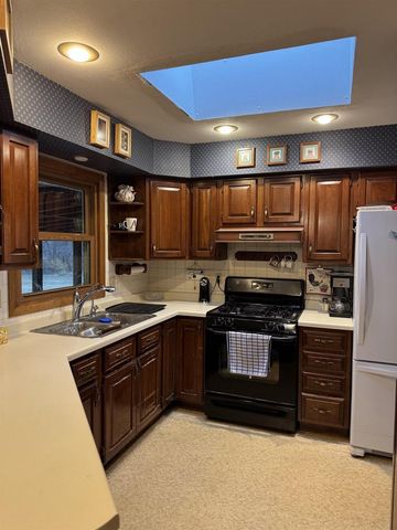 413 Colby Court, Janesville, WI 53546