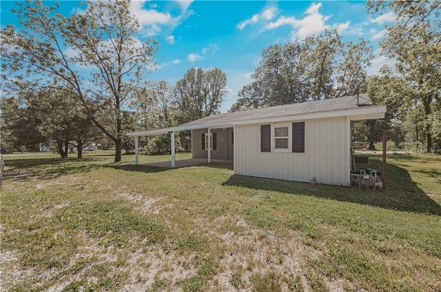 11771 Bredehoeft Road, Gentry, AR 72734