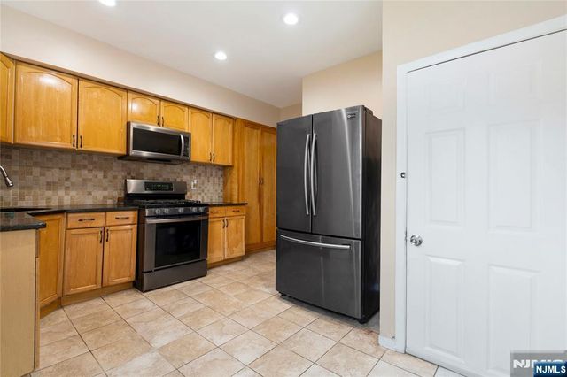 137 Central Avenue, Hackensack, NJ 07601
