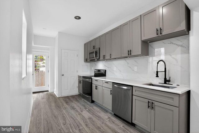 1302 N DOVER ST, Philadelphia, PA 19121
