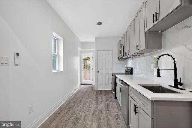 1302 N DOVER ST, Philadelphia, PA 19121