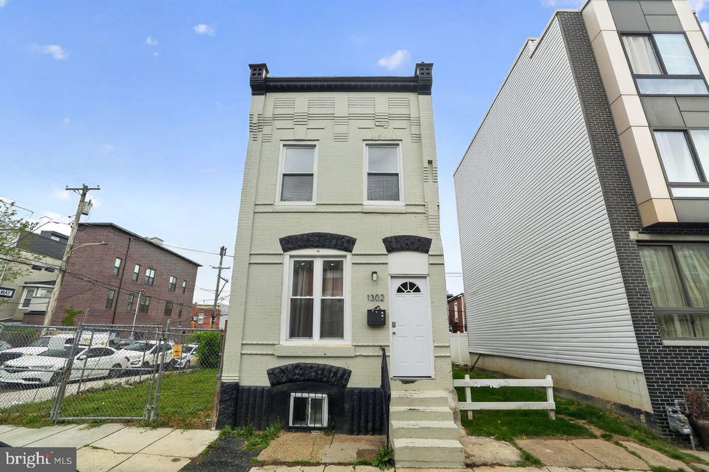 1302 N DOVER ST, Philadelphia, PA 19121