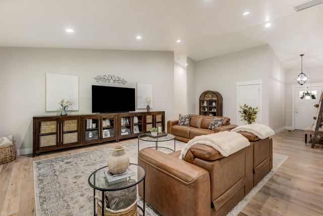53730 Otter Drive, La Pine, OR 97739