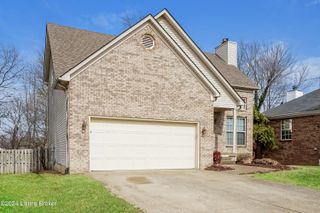 5507 Woodcross Pl, Louisville, KY 40229