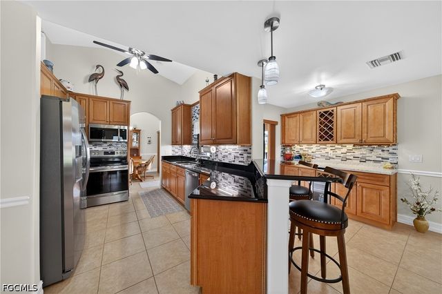 154 SE 21st TER, Cape Coral, FL 33990