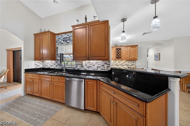 154 SE 21st TER, Cape Coral, FL 33990