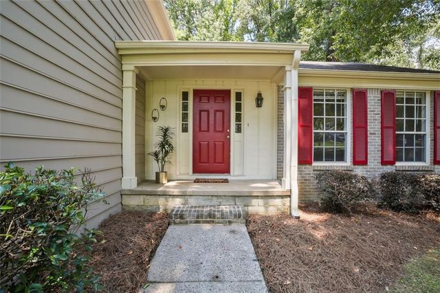 615 Barrington Way, Roswell, GA 30076