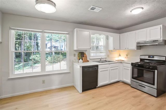 615 Barrington Way, Roswell, GA 30076