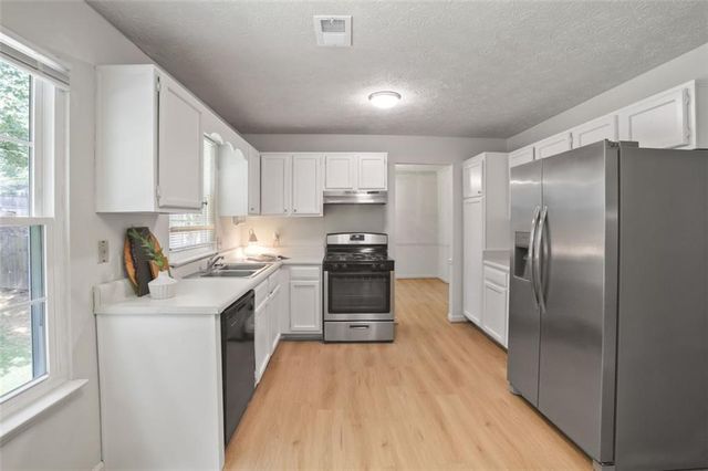 615 Barrington Way, Roswell, GA 30076