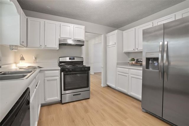 615 Barrington Way, Roswell, GA 30076