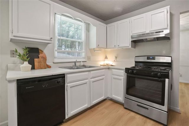 615 Barrington Way, Roswell, GA 30076