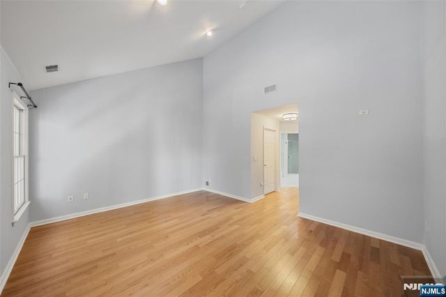 36 Woods Edge Road, Old Tappan, NJ 07675