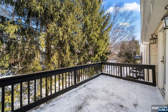 36 Woods Edge Road, Old Tappan, NJ 07675