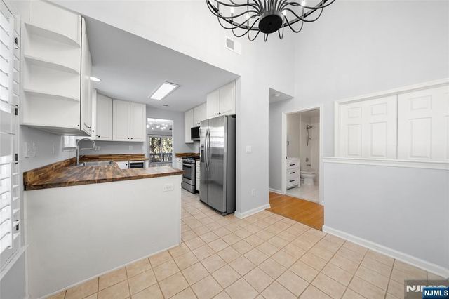 36 Woods Edge Road, Old Tappan, NJ 07675