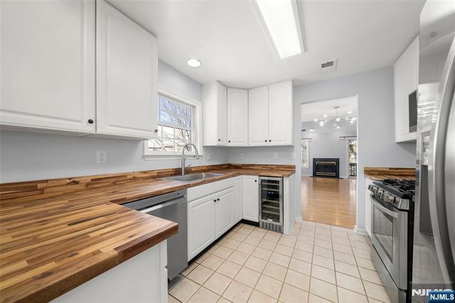 36 Woods Edge Road, Old Tappan, NJ 07675