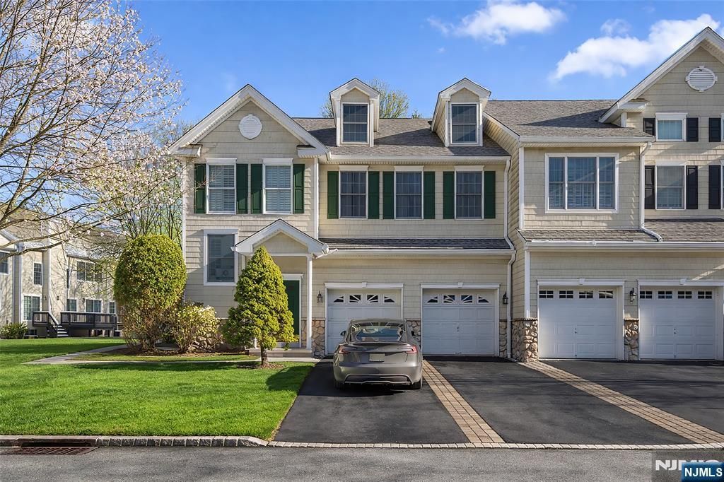 36 Woods Edge Road, Old Tappan, NJ 07675