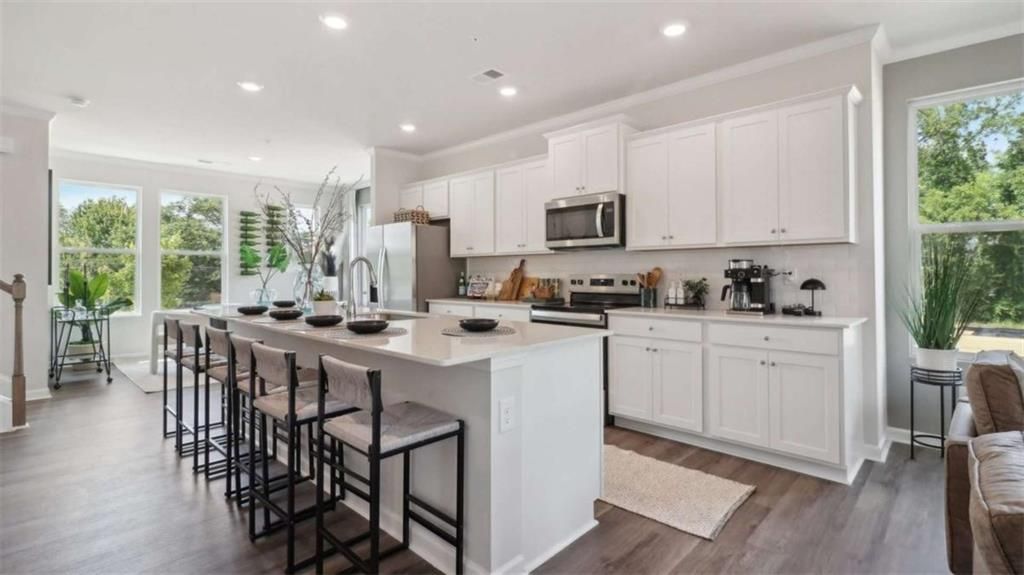 Image 14 of property listing at 204 College Circle 1003, Atlanta, GA 30354