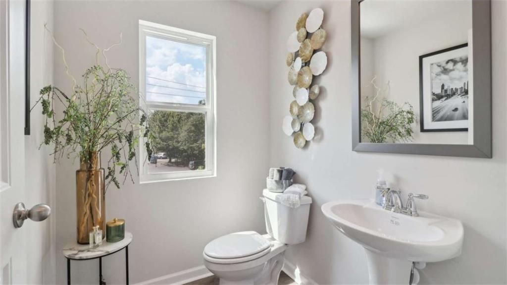 Image 28 of property listing at 204 College Circle 1003, Atlanta, GA 30354