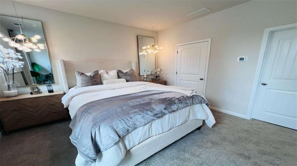 Image 3 of property listing at 204 College Circle 1003, Atlanta, GA 30354