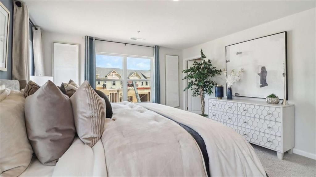 Image 31 of property listing at 204 College Circle 1003, Atlanta, GA 30354