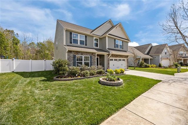 4033 Medina Court, Pfafftown, NC 27040