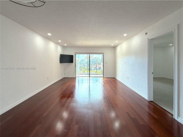 2640 NE 135th St 305, North Miami, FL 33181