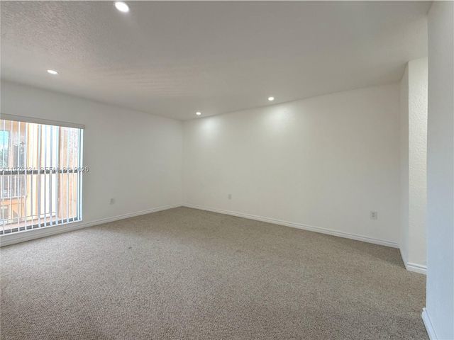 2640 NE 135th St 305, North Miami, FL 33181