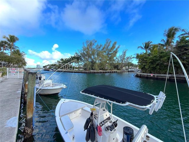 2640 NE 135th St 305, North Miami, FL 33181