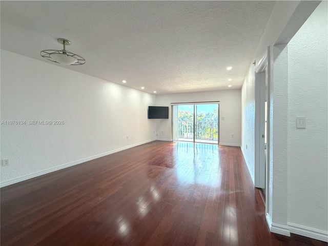 2640 NE 135th St 305, North Miami, FL 33181