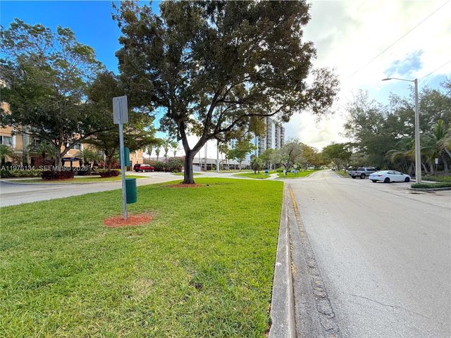 2640 NE 135th St 305, North Miami, FL 33181