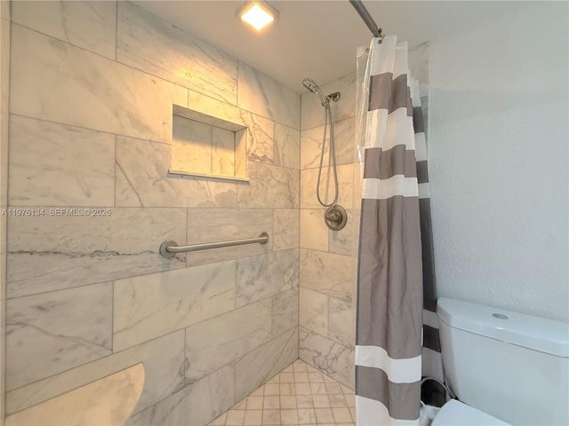 2640 NE 135th St 305, North Miami, FL 33181