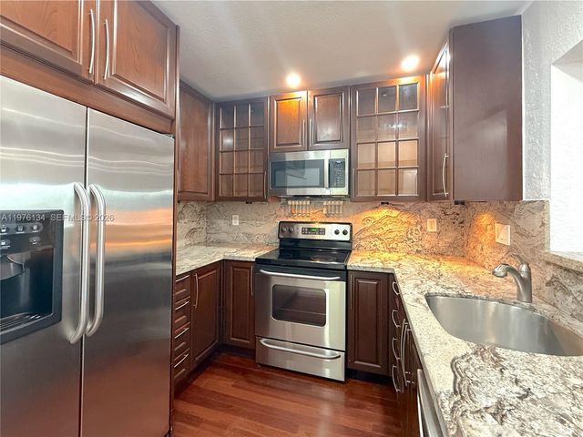 2640 NE 135th St 305, North Miami, FL 33181