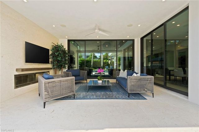 376 1ST AVE N, Naples, FL 34102