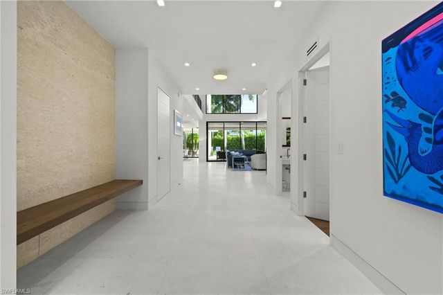 376 1ST AVE N, Naples, FL 34102