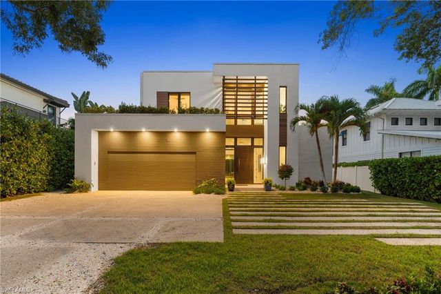 376 1ST AVE N, Naples, FL 34102