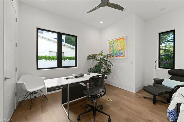 376 1ST AVE N, Naples, FL 34102