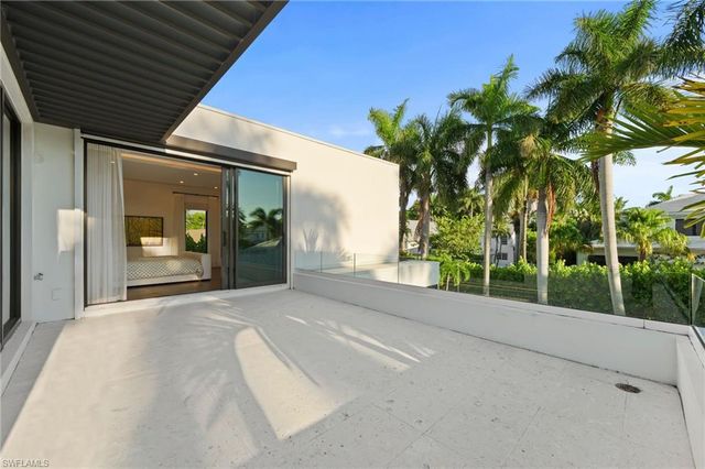 376 1ST AVE N, Naples, FL 34102