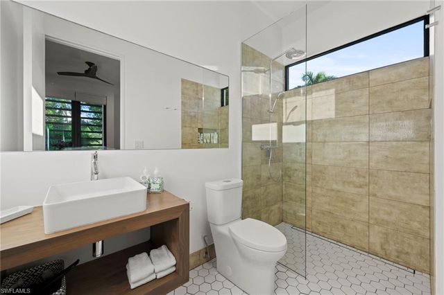 376 1ST AVE N, Naples, FL 34102