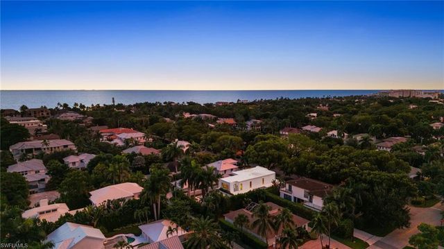 376 1ST AVE N, Naples, FL 34102