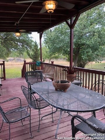 580 CR 663, Devine, TX 78016