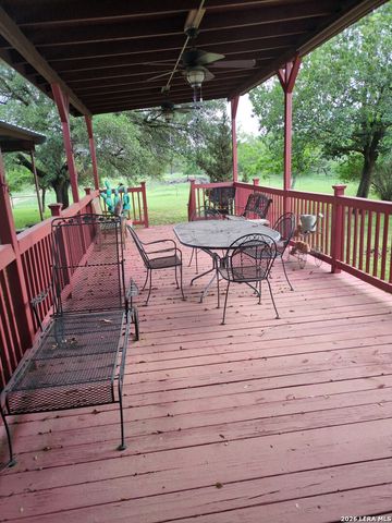 580 CR 663, Devine, TX 78016