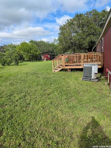 580 CR 663, Devine, TX 78016