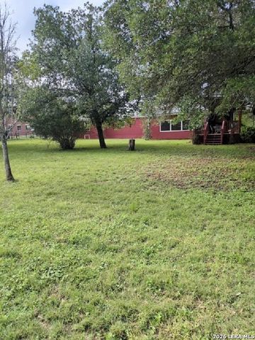 580 CR 663, Devine, TX 78016