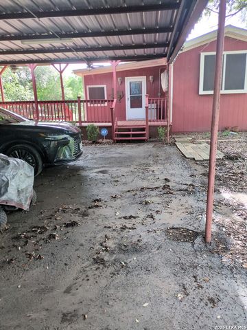 580 CR 663, Devine, TX 78016